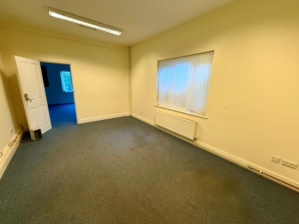 Lot: 153 - OFFICE WITH PLANNING FOR THREE HOUSES - Room